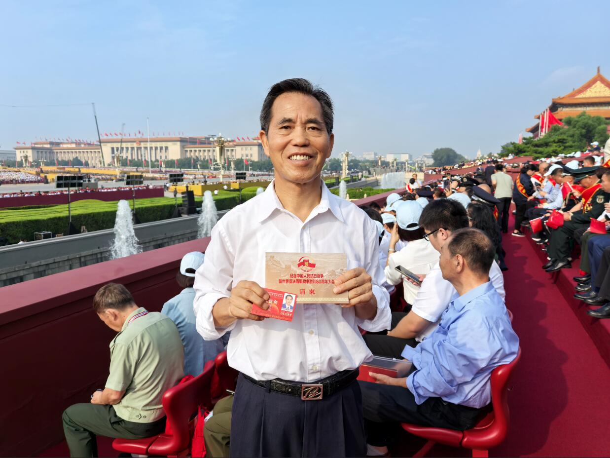 董事長觀禮閱兵.jpg